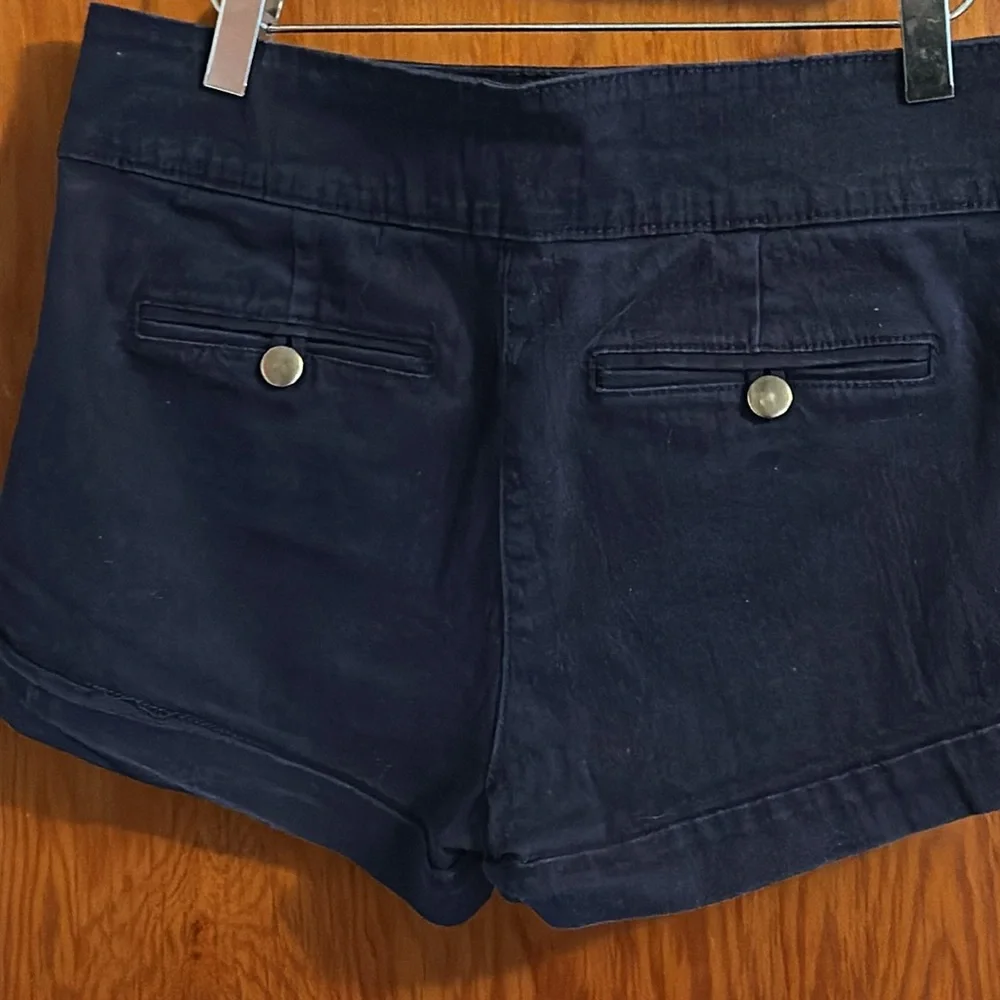 💜💜 Forever 21 Double Buttoned Very Short Shorts Ladies Size 10